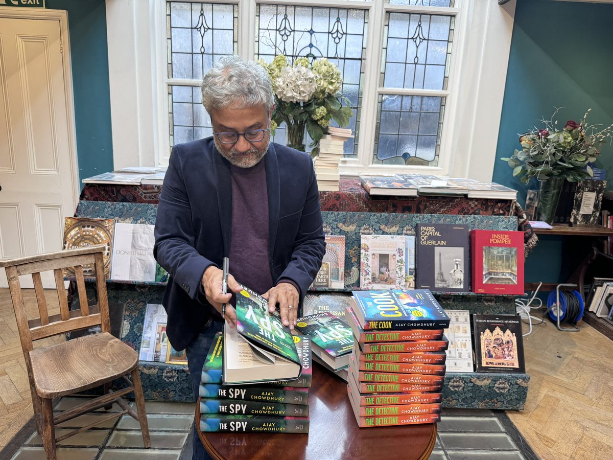 Signing @Dauntbooks Marylebone - a wonderful welcome from Zach and the team. They have been a great supporter of Kamil ever since The Waiter - thanks! @LaetitiaLit @mia_qs @KatieVEBrown @SaniaRiaz_ @HarvillSecker @vintagebooks