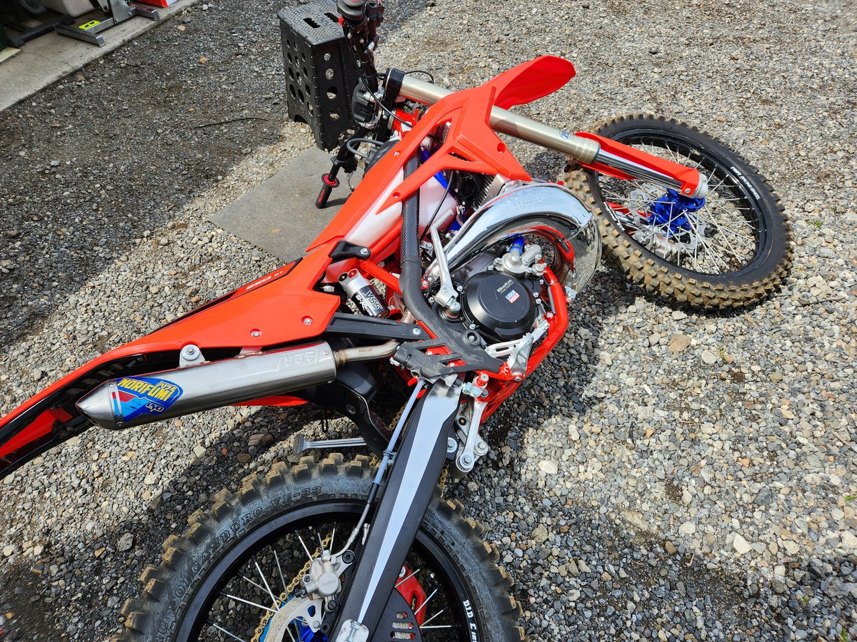 nagmotors's tweet image. とりあえず、店のクロトレへ投入！
横倒しにしても「オーバーフロー無し」しばらくおいて再始動しても「かぶり無し」確認！
#lectron