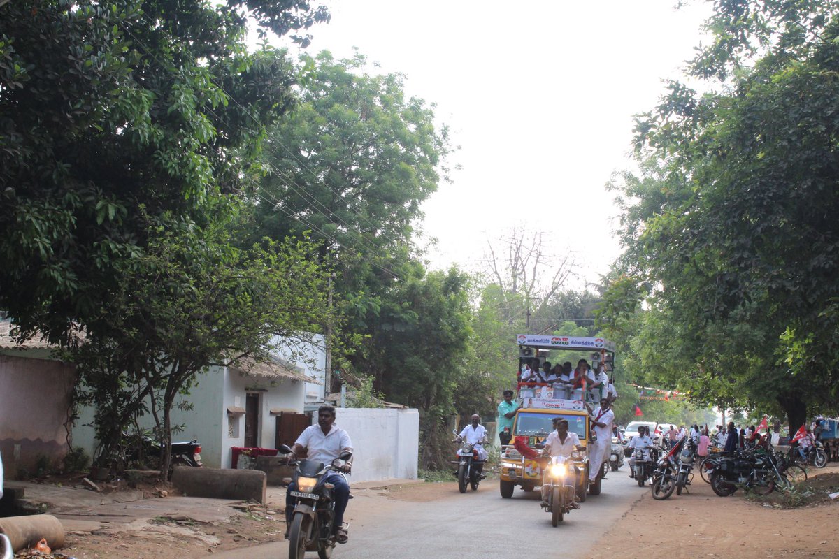 கடலூர் நாடாளுமன்றத் தொகுதியில் இந்தியா கூட்டணி சார்பில் போட்டியிடும் காங்கிரஸ் கட்சி வெற்றி வேட்பாளர் திரு Dr. MK Vishnu Prasad அவர்களை ஆதரித்து நெய்வேலி நகர பகுதியில் 'கை' சின்னத்தில் வாக்கு சேகரித்தோம்.