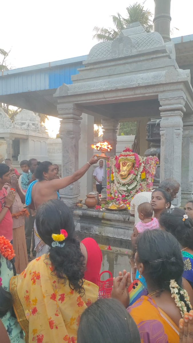 Pradosha Puja brings devotees from across the town for Joint prayers. Saturday Pradosham is special - in Thiruturaiyur Sishtagurunathar Temple. பிரதோஷ பூஜையில் பக்தர்களின் கூட்டுப் பிரார்த்தனை, அதுவும் சனிப்பிரதோஷம் என்றாலே தனிச்சிறப்பு - திருத்துறையூர் சிஷ்ட குருநாதர் கோயிலில்