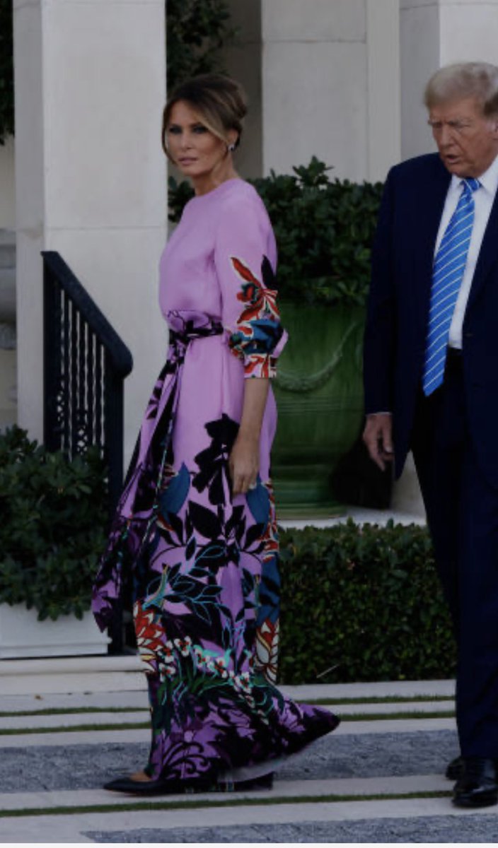 . @MELANIATRUMP tonight at fundraiser wore this (gorgeous imo) @MaisonValentino floral jumpsuit.