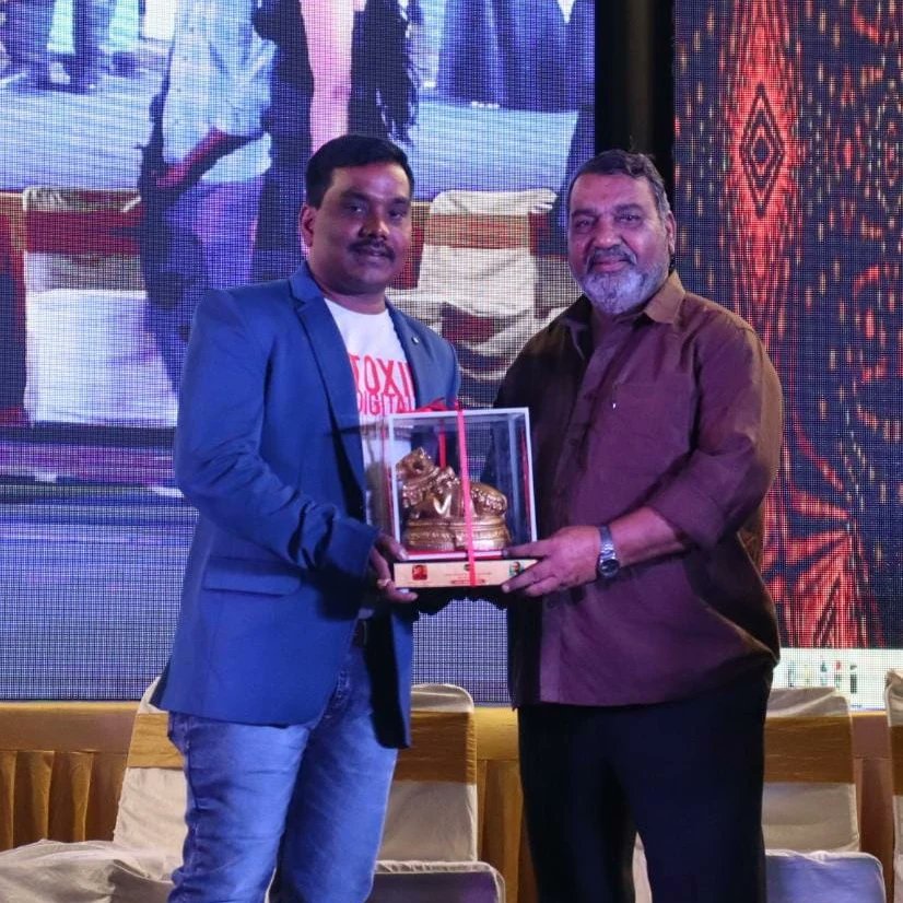 ASuryanarayana's tweet photo. నిన్న రాత్రి హైదరాబాద్ అరవింద భారతి లో జరిగిన జోష్ నంది అవార్డ్స్ కార్యక్రమంలో నేను చిత్రీకరించిన #Dhostan మూవీకి బెస్ట్ డైరెక్టర్ మరియు బెస్ట్ కాన్సెప్ట్ కింద 3 నంది అవార్డ్స్ కైవసం చేసుకోవడం జరిగింది.
@DirVassishta @Racharavi369 @dirbobby @SitharaEnts @tarak9999 @tejasajja123
#Nandi #AWARD #kadiri #nandiawards #RRvRCB #Allah_Is_Kabir #WrestleMania #bbtvi #WrestleManiaXL #DALS #selfish #CRYMCI #ViratKohli #selfish