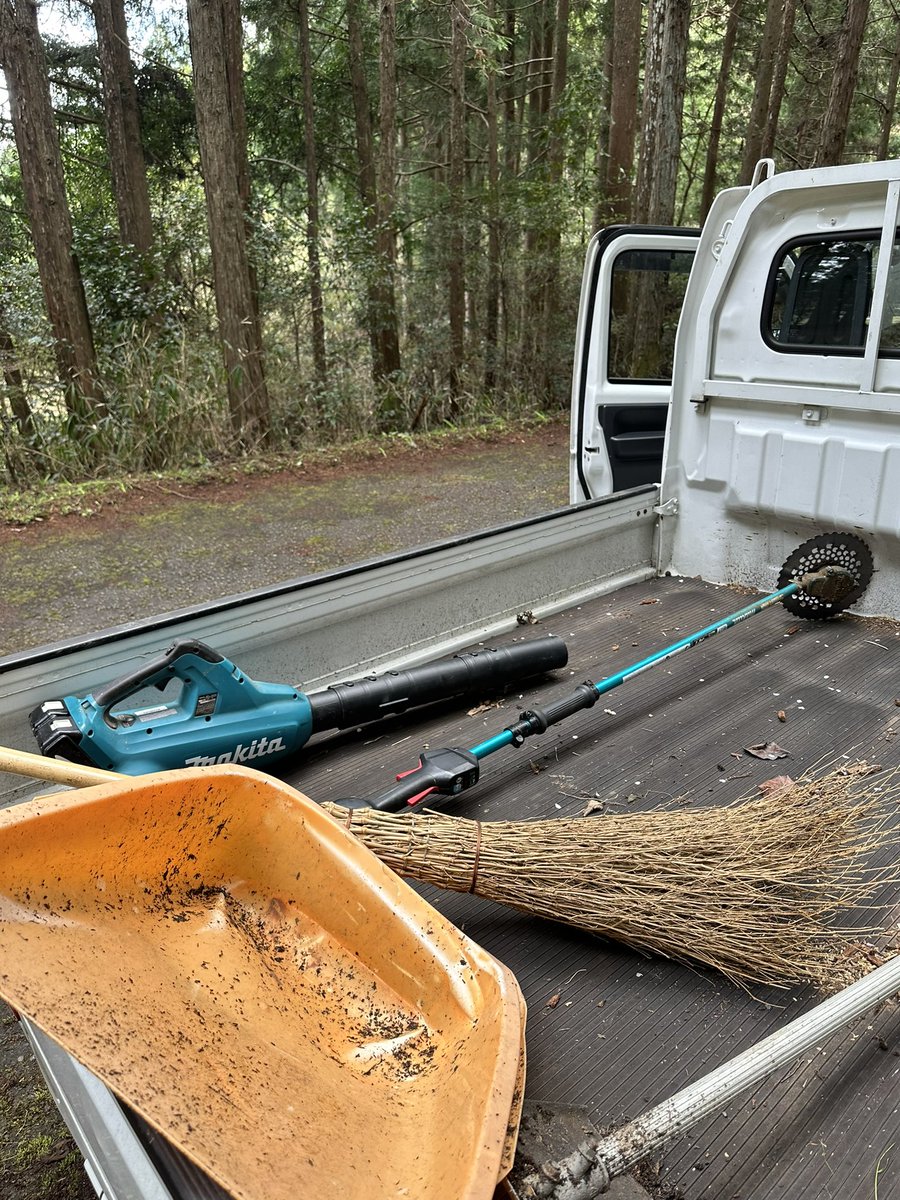 IHayato's tweet image. 【Web3と田舎暮らしの相性の良さについて】

日曜日なので雑談っぽいけど、割とまじめな話です。

本日は集落の草刈り（道作り）でして、午前中は死ぬほど運動してきました！もうヘロヘロです。。。

若い人がぼくしかいないので、勝手に張り切ってしまうのですよね……。…