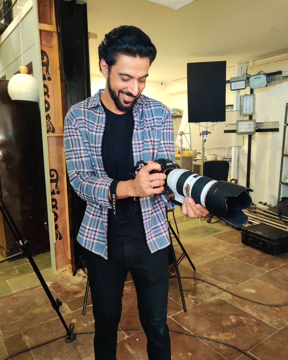 ranveerbrar's tweet image. Can't resist picking up a camera wherever I go! 
What's your tech weakness?😎
.
.
.
#sundayvibes #cameralover #posingwithcamera #tech