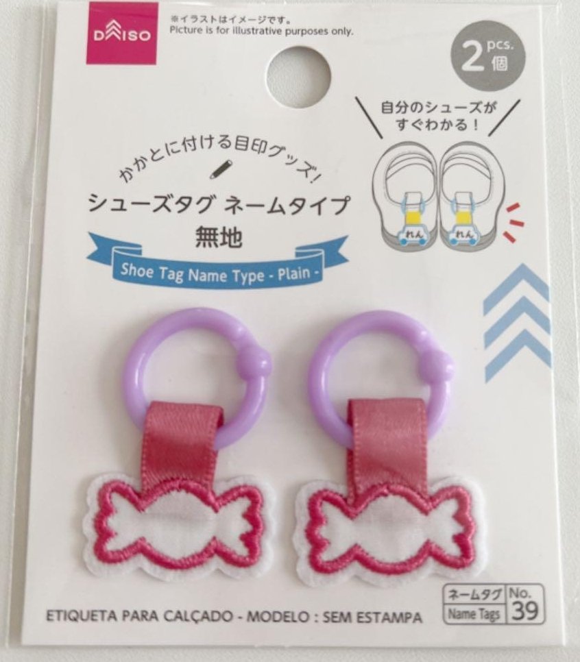 HNW6111's tweet photo. ダイソーのシューズタグ、ネームタイプのこれ↓すごく便利なんだけど、見つからない！もう売ってないのかな？ https://t.co/Pn4TKZSJ9f