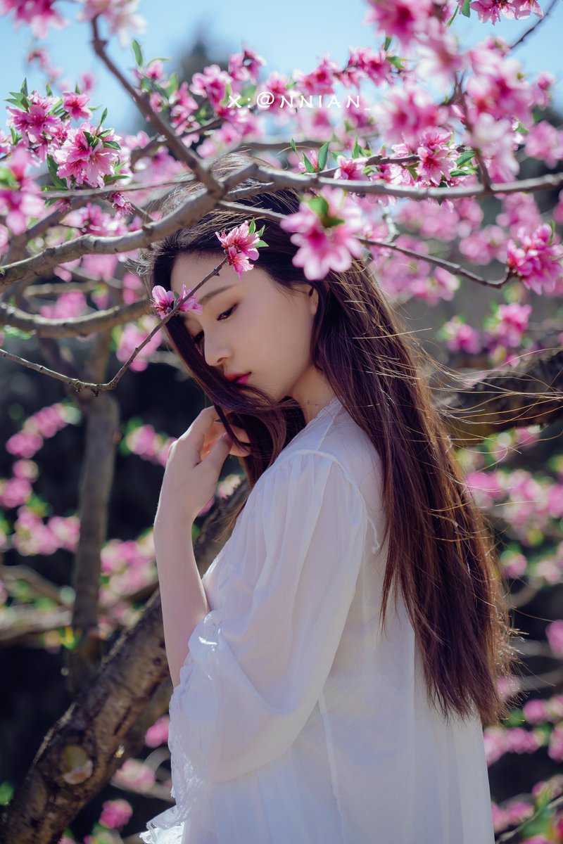 桃花哪有20香😋
《桃花源记》写真套图上新，喜欢的可以私📩哦。
Peach blossoms don't have 20 fragrances 😋
The photo set of "Peach Blossom Spring" has been updated, and those who like it can be private 📩 Oh.

#年年nnian   #桃花  #纯欲  #户外露出  #性感写真  #反差少女 https://t.co/oUhGoNB1QO