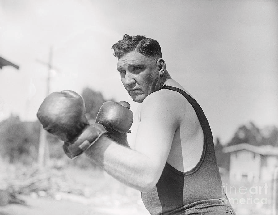 April 5, 1915, Jack Johnson is defeated by Kansan Jess Willard in 26 rounds in Havana, Cuba and lost the World's Heavyweight Championship. Johnson, reportedly, took a dive. Back in 1907 Johnson had umpired a baseball game between the Cuban Giants and Philadelphia Giants.
