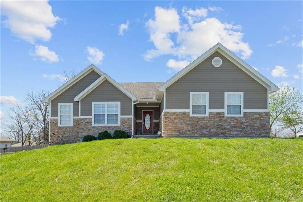 janainkc's tweet photo. ✨✨ OPEN HOUSE ALERT ✨✨
📍13663 Barber AVE, Bonner Springs, KS 66012

Get all the details ➡️ https://t.co/xo6Ea6qIPh

Listed by: Jana Jeffery | 8168823970
Royal Fox Network powered by Real Broker, LLC

7300 W 110th St, Ste 700, Overland Park, KS 66210
785.329.9077 https://t.co/ridxxfwZYx