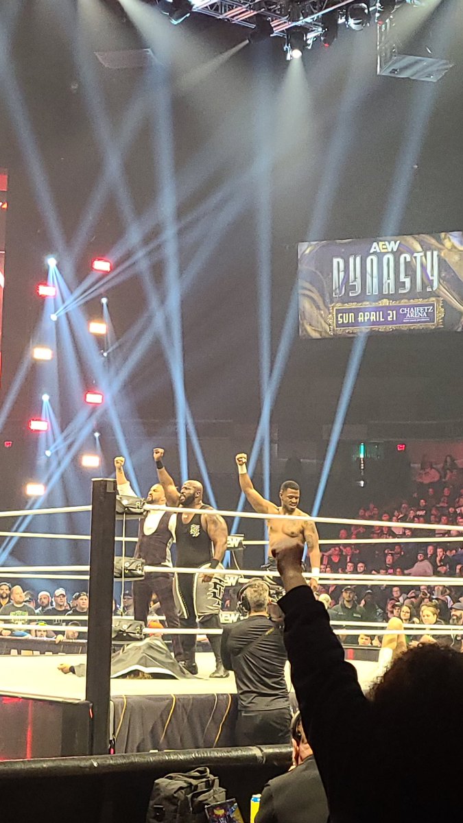 #JeriHook may have gotten the win but, #ShaneTaylorPromotions stands tall and has gotten even stronger!!!
#AEWCollision