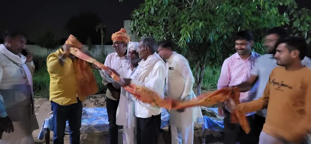 DevKasanaInc's tweet photo. आज कोटपूतली विधानसभा के देवता, बनार, पानेड़ा, बनेठी, पुवाँला, नारहेड़ा,और खडब आदि गाँवों दौरा कर जयपुर ग्रामीण के प्रत्याशी भाई अनिल चोपड़ा के लिए मत और समर्थन की अपील की..। @SachinPilot @AnilChopra_ https://t.co/R7CL78ptgK