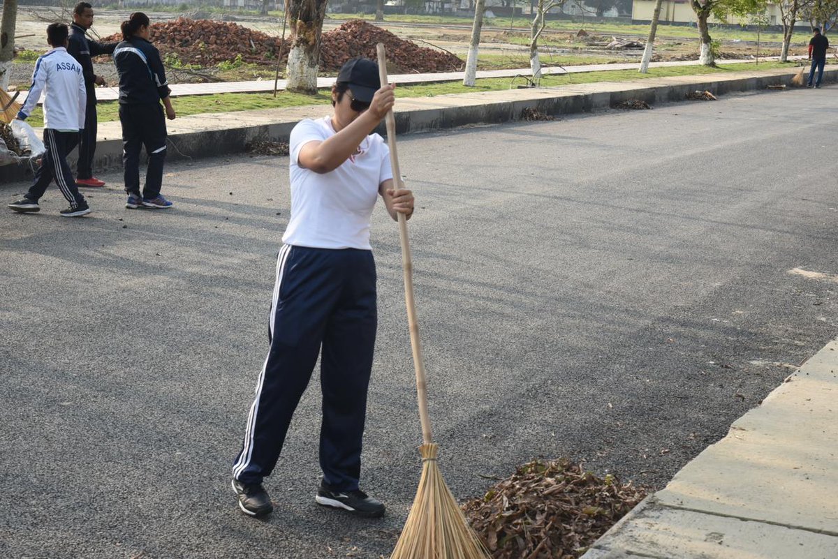 Every step counts in the journey towards a cleaner and greener world. #CleanlinessDrive  @LBPA_Assam . 
@assampolice 
@DGPAssamPolice 
@HardiSpeaks 
@pchetiaassam