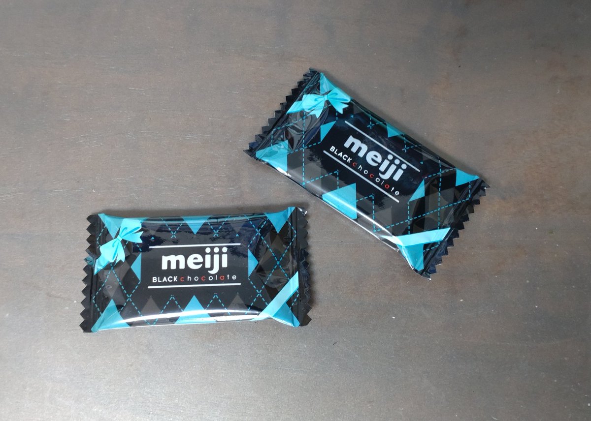 チョコレートの包装が初音ミクにしか見えない件