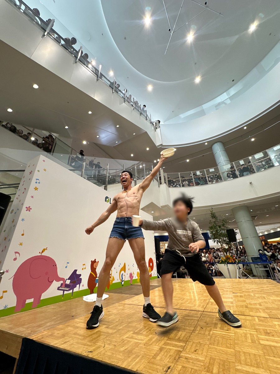 kinnikun0917's tweet photo. 本日は、静岡県浜松市にあります
「プレ葉ウォーク浜北」さんのイベントに出演させて頂きました。

なんと、超超満員の約2000名の方々にお越しいただきました。

皆様、大変盛り上げていただきましてありがとうございました。

飴が取れなかった春...2024

パワー
なかやまきんに君 https://t.co/SJ6bQlyIIG