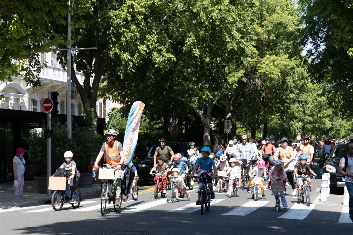 Le grand jour est arrivé ! La 3ème édition de la #KidicalMass aura un invité spécial : @oschneider_fub co-président de la @FUB_fr 😱 Pour les usageres et usagers de la bicyclette d'aujourd'hui et celles et ceux de demain ! RDV à partir de 14h30, Place Franklin, Nice ! A+ !