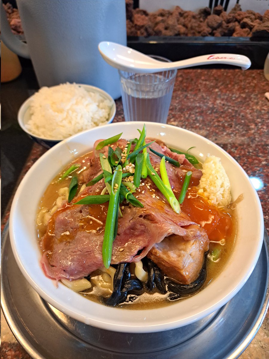 今日は🚃
🐷左斜め上24°in
自家製麺🍜てる'ZUさんへ
㊗️1周年＆全国2位🥈
🎊おめでとうございます🎉

限定【re:birth】
～黒毛和牛のサーロイン～

『振り切った一杯』
🐮✖︎🐷ラーメン🍜最高😆
劇的に超うまかった🥺💘💯🌟

🆕ゴボウさん🤙おじょー🌺
ご馳走様でした💘超大満足🌴

🐷🍜🍚楽しかった🤙