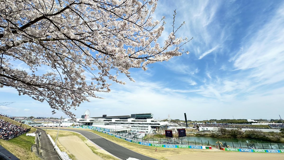 ryu_realracing's tweet photo. F1🏎

スタート直後、目の前でクラッシュ

赤旗中断🚩

#F1 #japaneseGP https://t.co/RmwKDGIdDd