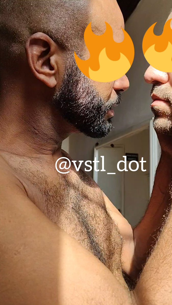 vstl_dot's tweet image. A boca dele é super macia! Beija gostoso pra kralho o filho da mãe, e tava com um leve sabor de carotinho🤭😏