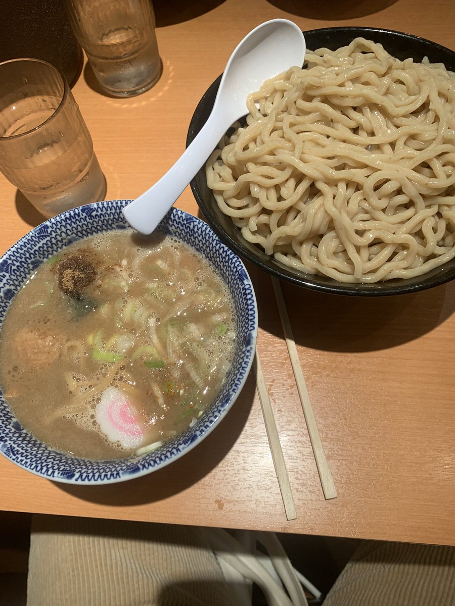 麺は飲み物。

ライブ前に対戦よろしくお願いします