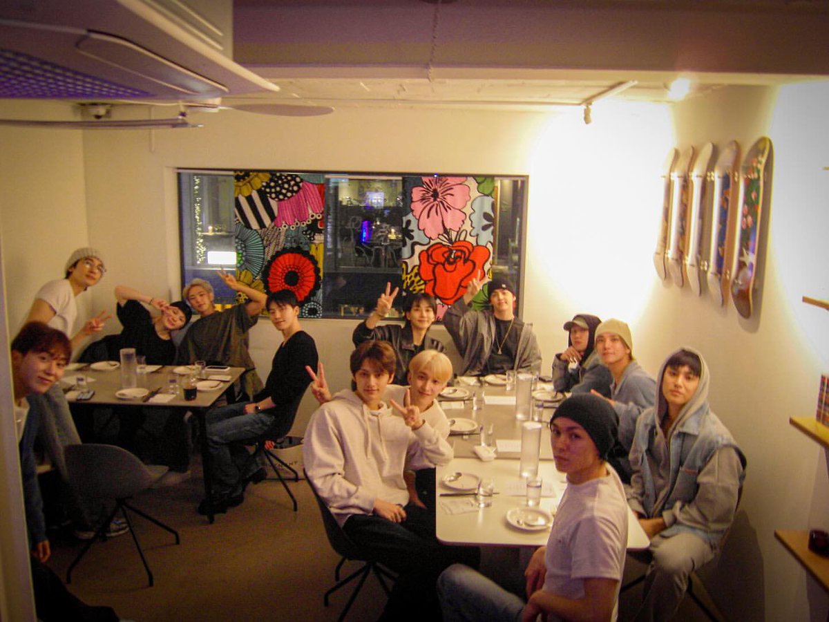 miwon17_'s tweet photo. big happy family!! https://t.co/an51bVjn54