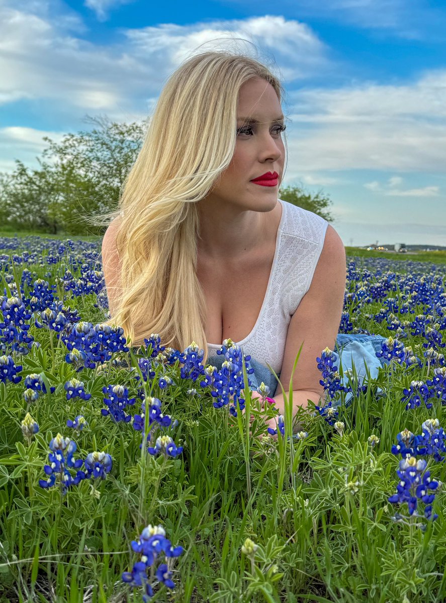 She’s as free as bluebonnets in the summer ☀️ #texaswomen #bluebonnets #shesliketexas