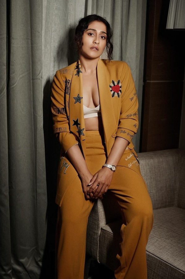 GKih6YAWkAEFTGL?format=jpg&name=900x900