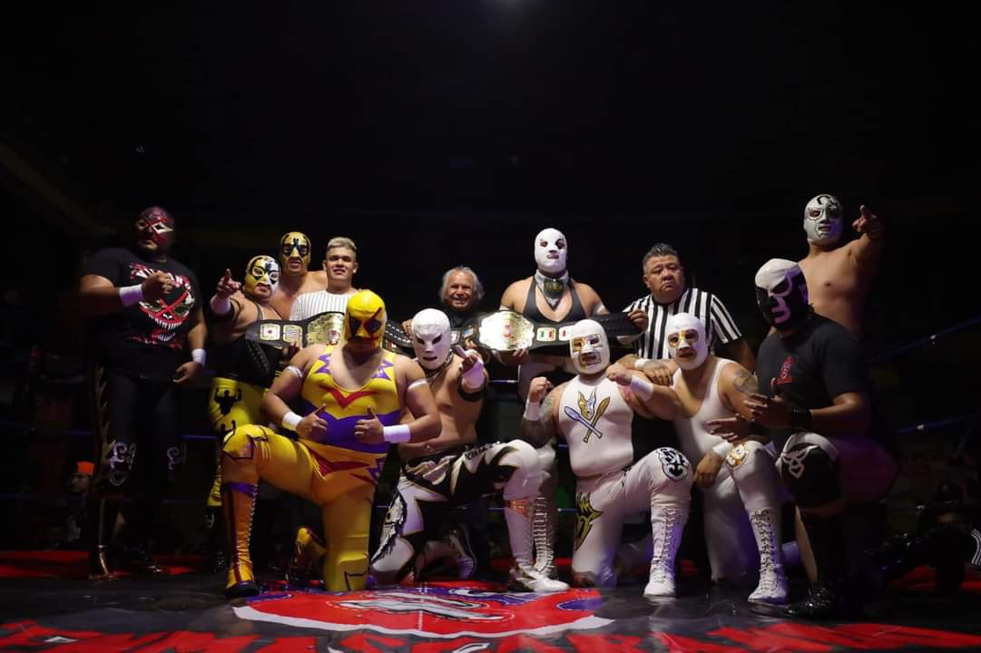 LaTijeraLucha's tweet photo. En tremenda “carnicería” con cinco parejas por El Oro Rojo de #Reenmascarando en la #ArenaSanJuanPantitlan,la dupla de #BrazoDeOroJr y #BrazoCelestial se impone #VillanoVJr y #RockamboleJr,al igual que #DrKaronteJr y #GranMarkusNG como... https://t.co/VqLo5ZFLg5