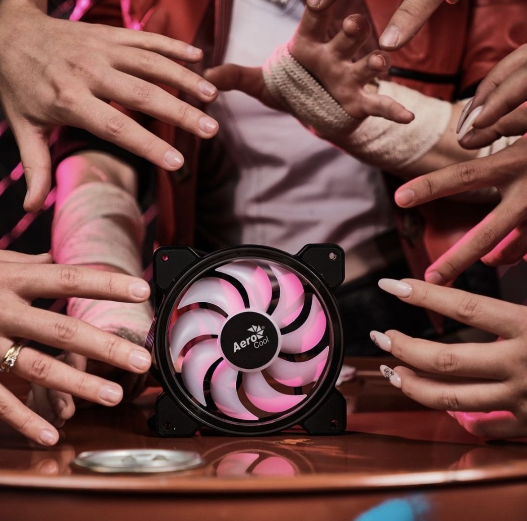 AerocoolGlobal's tweet photo. Why do we always want to stick our finger into a spinning fan blade? 

#AeroCool #PCfan #Mirage12ARGB #FanBlade #Curious https://t.co/9XogF7zCsB