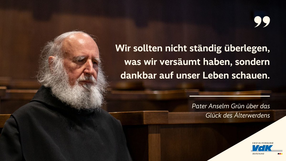 Wie gelingt es, dem Alter positiv zu begegnen? Der 79-jährige Pater Anselm Grün über das Glück des Älterwerdens: 'Wir sollten nicht ständig überlegen, was wir versäumt haben, sondern dankbar auf unser Leben schauen.' Zum Interview: vdk.de/aktuelles/aktu… 📸: Julia Martin