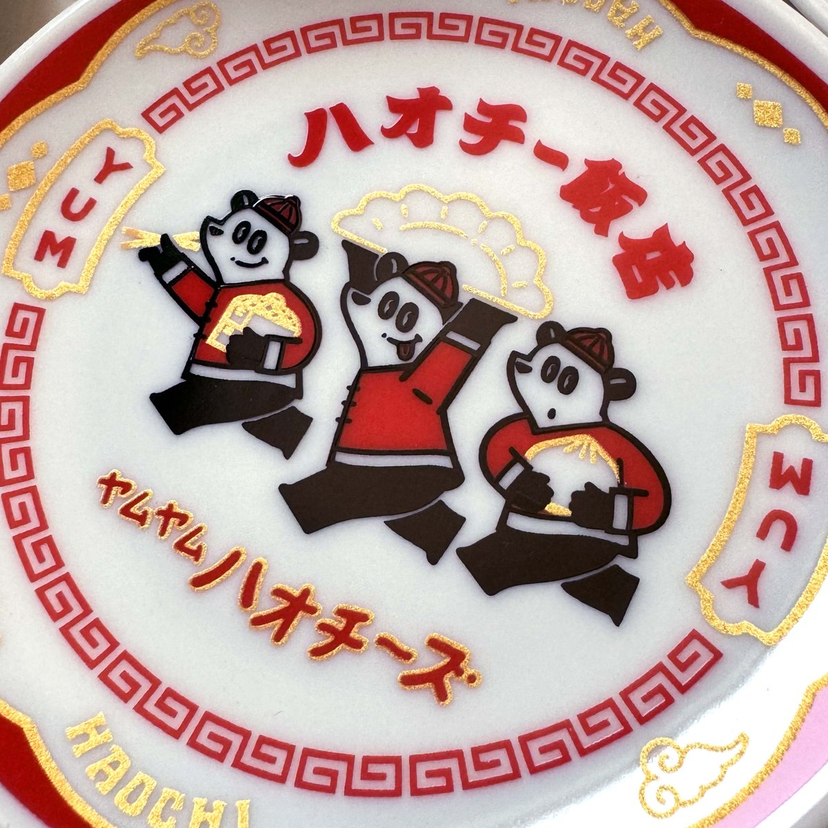 🐼春の中華まつり🐼

一周回って、豆皿を制作致しました

金雲母がキラキラと輝く可愛い豆皿です✨
デザフェス59にて限定販売予定！

豆皿が一枚、二枚、三枚、、、、