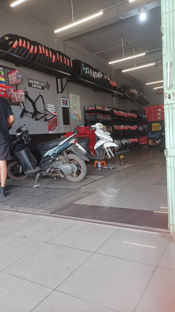 muhammadgyman's tweet photo. Ganti Ban Maxxis https://t.co/SpuOF87ro9