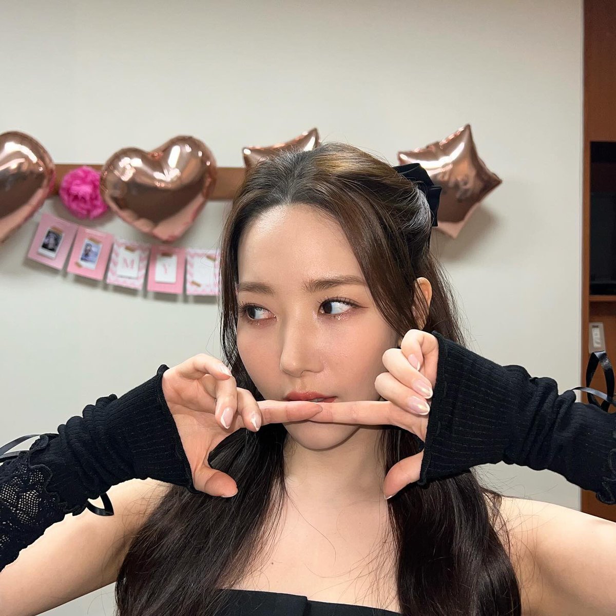 minyseojun's tweet photo. girl idk what to say she's absolutely gorgeous stunning and breathtaking https://t.co/DUggQftg0D