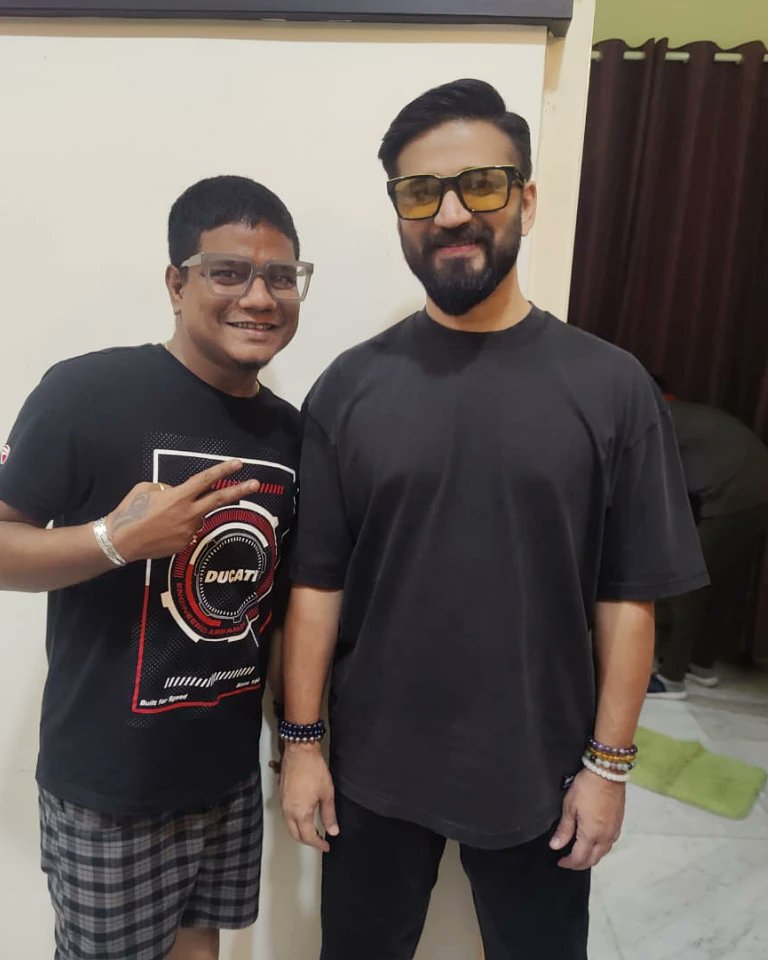 We are deeply grateful for the opportunity to serve someone as iconic as @itsamittrivedi Sir. Thank you, Sir, for entrusting us with this privilege.

Thankyou again 
Team The BaiDee's

#amittrivedi #amittrivedimusic #rourkela #thebaidees #musicartist #grateful