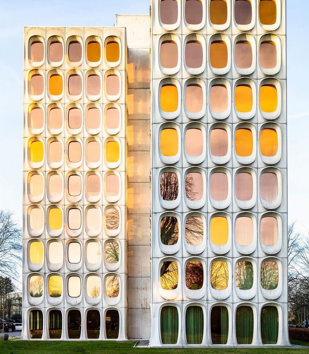 4AAAAart's tweet photo. CBR Building by Constantin Brodzki and Marcel Lambrichs 
Location Belgium 🇧🇪 
Construction: 1967-1970 https://t.co/JsDol2u1w7