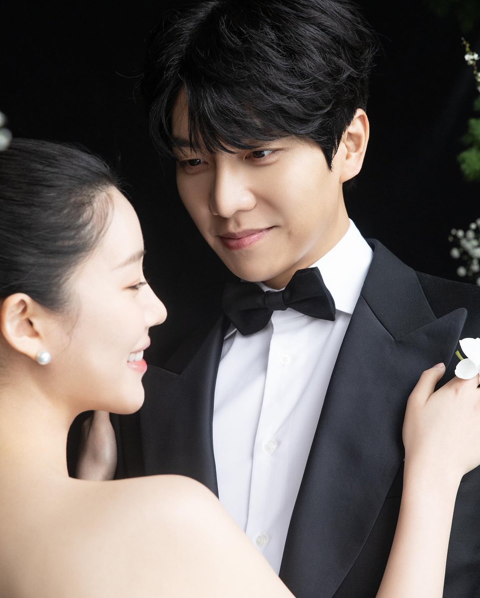 find someone who will look at you the way seunggi look at his wife 😭💚🫶 

[ #이승기 ; #leeseunggi ]