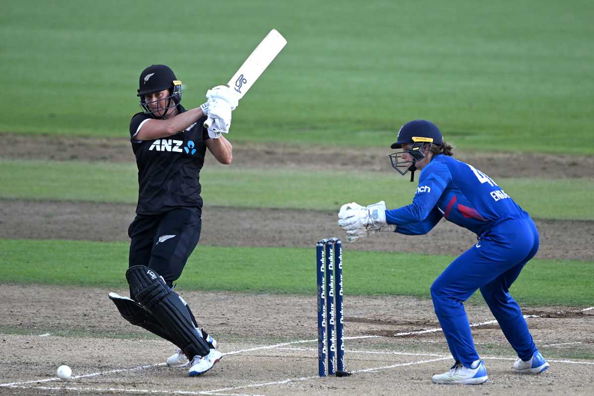 Most Sixes Hit in a Successful Run Chase in Women's ODIs

28 - Meg Lanning 🇦🇺
23 - Smriti Mandhana 🇮🇳
21 - Chamari Athapaththu 🇱🇰
𝟮𝟬* - Sophie Devine 🇳🇿
18 - Lizelle Lee 🇿🇦
17 - Alyssa Healy 🇦🇺

#NZvENG #NZWvENGW