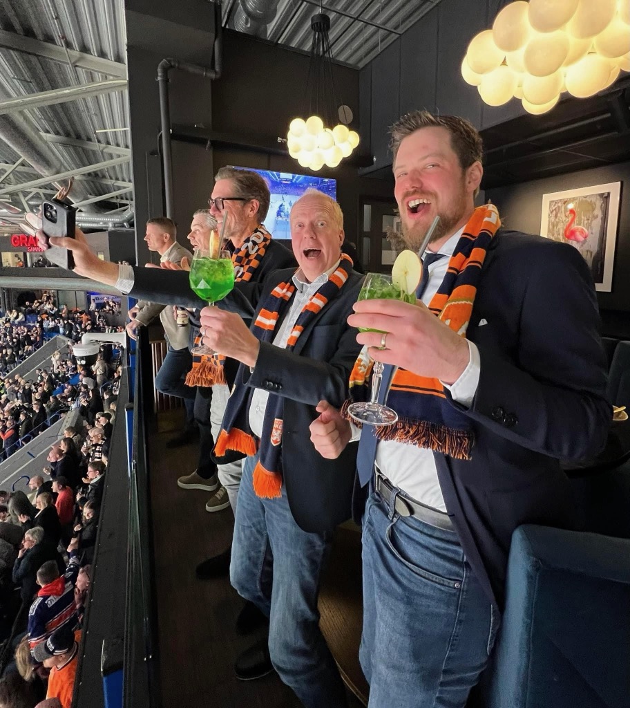 Magisk läktarkultur I vida ishall... obs varning för starka bilder.