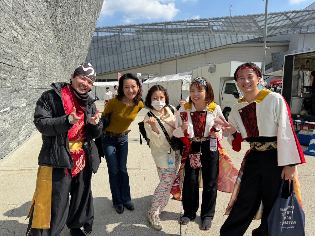 online_yosakoi's tweet photo. ところざわサクラタウンよさこい盛り上がってますよ〜

様々なメンバーが応援に来てくれたり、子供連れも多くてとても地域に根ざした最高のお祭りですね！

我々音ら韻は残すところあと一回の演舞です。
全て出し切ります！！
応援よろしくお願いします🥺

#気持ちっしょ https://t.co/KwFz4zL2gD