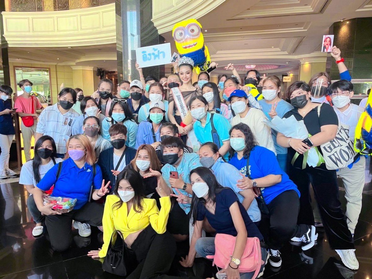 sooeng_'s tweet photo. โชคดีเหลือเกิน ที่เราได้เจอกัน
โชคดีที่เธอ ยังยอมอยู่ข้างฉัน
ไหนใครว่าเวลาเปลี่ยนไป
หัวใจใครๆ มักเปลี่ยนแปลง

โชคดีเหลือเกิน ที่เรายังมีกัน
ทุกช่วงเวลา เธอยังอยู่ข้างฉัน
ไหนว่าผู้คนมักเปลี่ยนไป
โชคดีที่หัวใจ ของเราไม่เคยเปลี่ยนเลย🎤🎶

 #อิงฟ้ามหาชน
#EngfaWaraha @EWaraha https://t.co/rhs2whXoPz