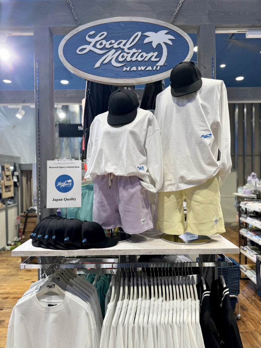 localmotion_jp's tweet photo. 📣限定アイテム発売中🛒
ローカルモーション横浜ワールドポーターズ店限定のロンT&キャップは、早い者勝ち😆👏
【ロンT】上質なコットンを採用した極上~のもっちり素材🌟
【キャップ】サイドにブランドロゴをあしらい、さりげないアクセントに🌈
#localmotion #ローカルモーション https://t.co/cLGHRt24zi