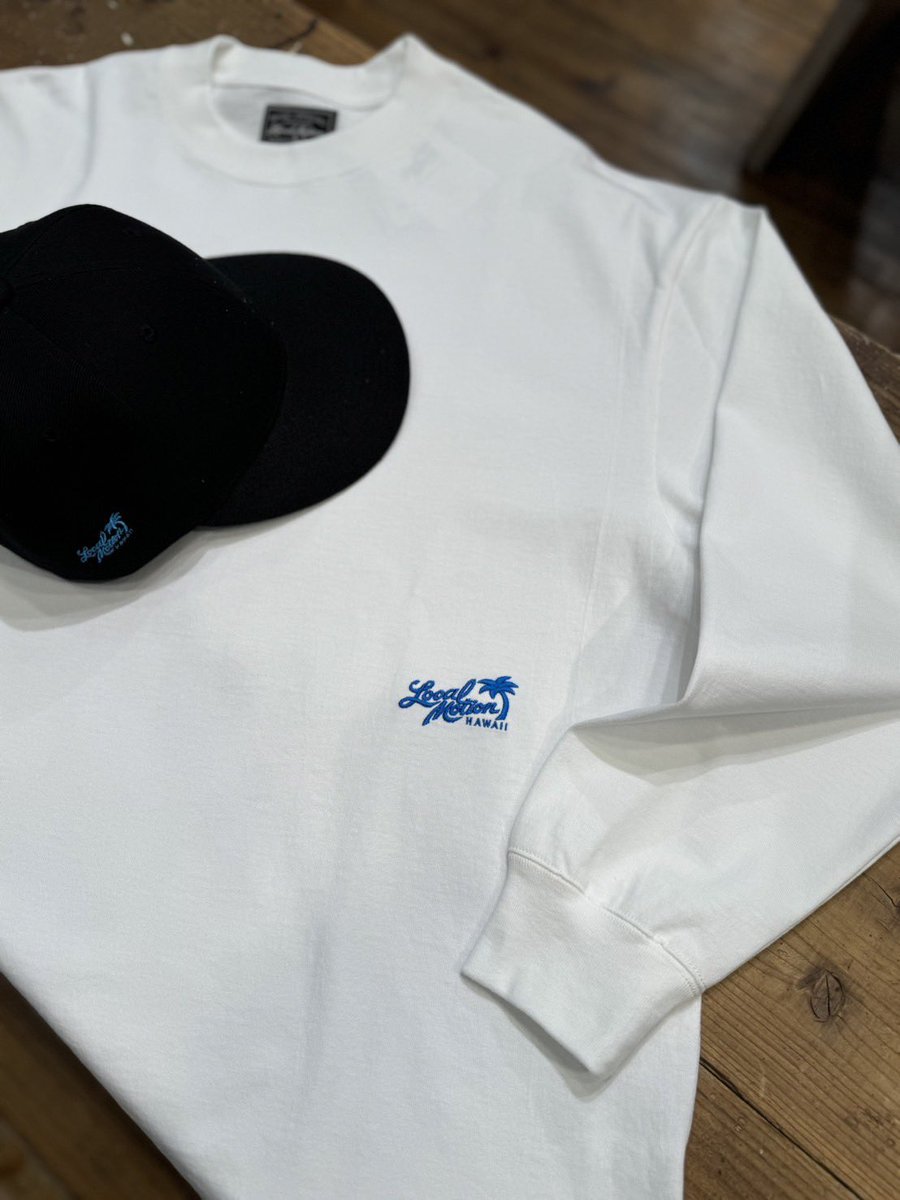 localmotion_jp's tweet photo. 📣限定アイテム発売中🛒
ローカルモーション横浜ワールドポーターズ店限定のロンT&キャップは、早い者勝ち😆👏
【ロンT】上質なコットンを採用した極上~のもっちり素材🌟
【キャップ】サイドにブランドロゴをあしらい、さりげないアクセントに🌈
#localmotion #ローカルモーション https://t.co/cLGHRt24zi