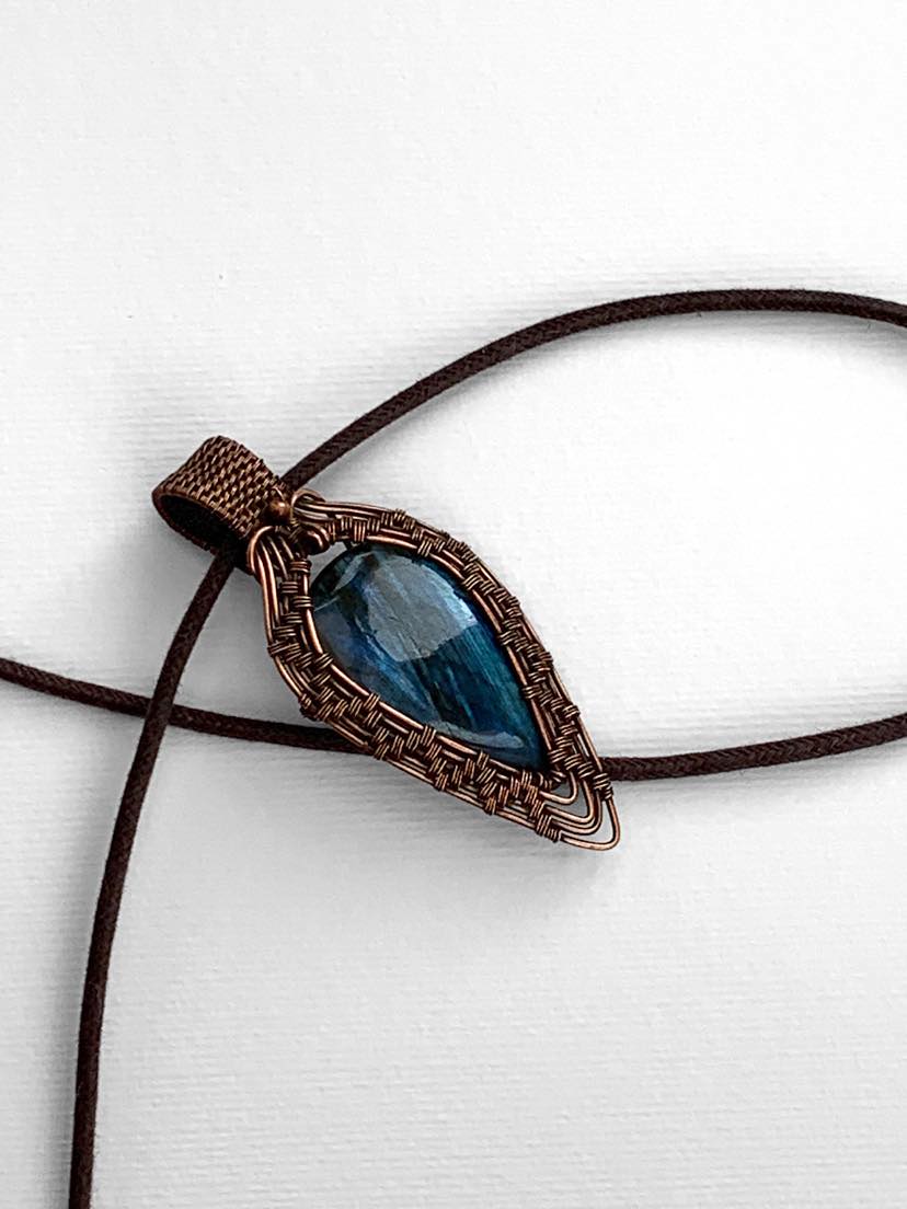 Original, handcrafted, copper wire wrapped bohemian style pendant with Labradorite.

Purchase via Etsy: etsy.com/uk/listing/168…

#wirewrapped #copper #pendant #uniquejewellery #originalpendant #labradorite #boholook #bohostyle #bohemianjewellery #bohemianfashion #bohopendant