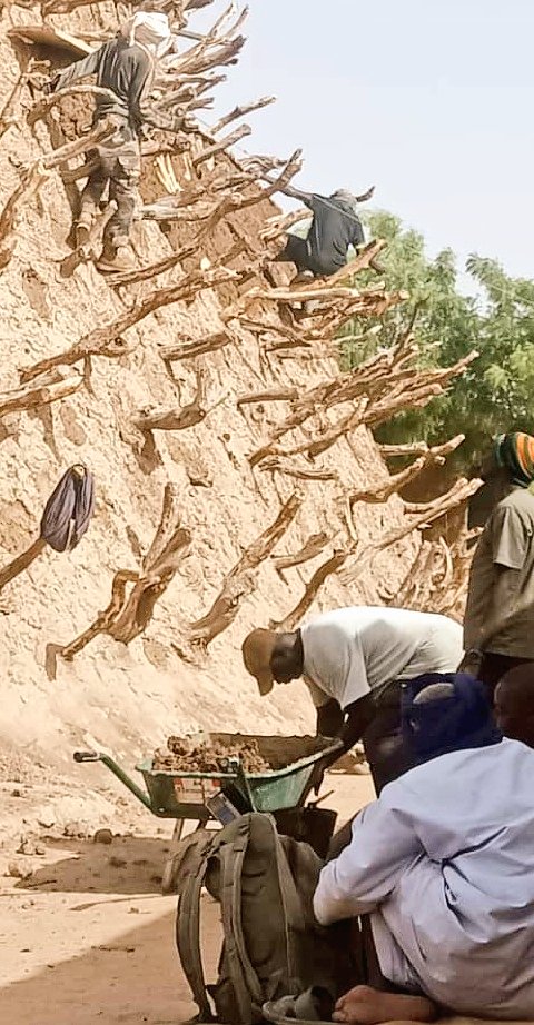SonniMaiga's tweet photo. Le Tombeau des #Askia de #Gao en travaux de réhabilitation depuis quelques semaines afin de rétablir les formes originales. https://t.co/bHhXEaSovZ