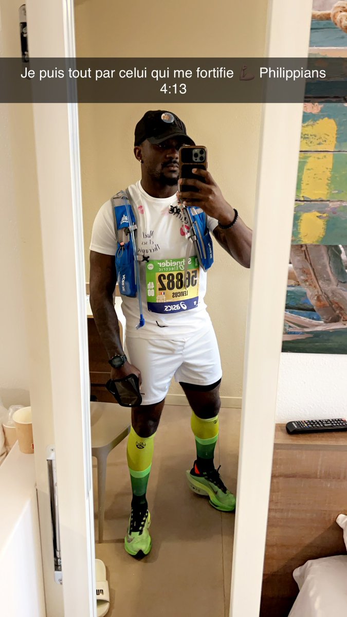 Moi mon frère c’est parti pour le @parismarathon qui a déjà pris le départ 🏃🏿‍♂️💪🏿🔥