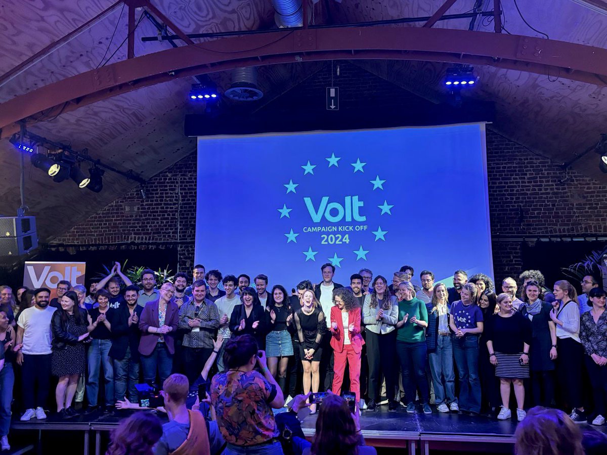 These are just some of the @VoltEuropa candidates running in the #EuropeanElections!

They represent 🇦🇹 🇧🇪 🇨🇾 🇨🇿 🇩🇰 🇫🇷 🇩🇪 🇬🇷 🇭🇺 🇮🇹 🇱🇺 🇲🇹 🇳🇱 🇵🇹 🇷🇴 🇸🇰 🇪🇸 🇸🇪.

They all represent 🇪🇺.

1 party, 1 programme = 1 Volt

#FutureMadeInEurope #Europe #EU