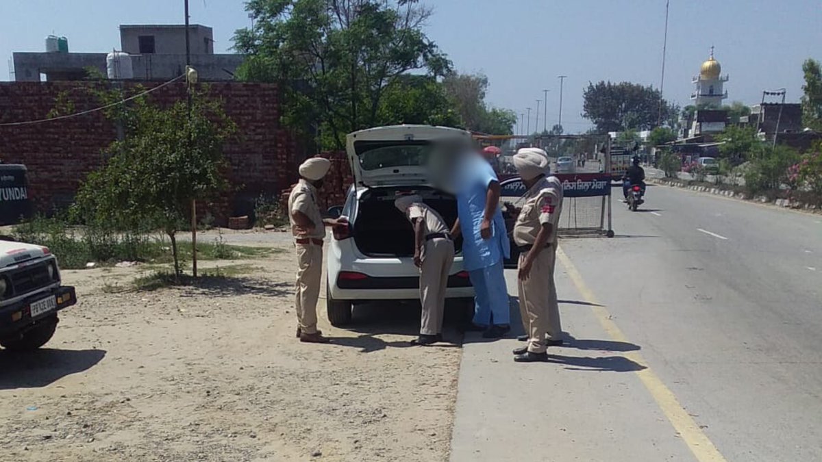 In view of the upcoming Lok Sabha Elections 2024 and for the security & safety of citizens, Moga Police are conducting checks on suspected vehicles at various Nakas.

#SafePunjab