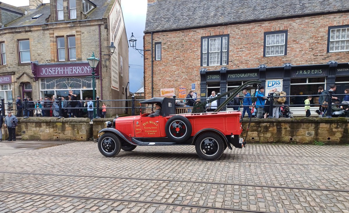 Another #gimbaljaunt ahead @Beamish_Museum today for the brilliant #BeamishSteamGala #WheelsofIndustry #WeekendVibes event for a bit of #carspotting #HeritageRailway #VintageRally #steamtrains #steamrollers and more #CountyDurham #GetOutside #NorthEast 🛻🚂🎠