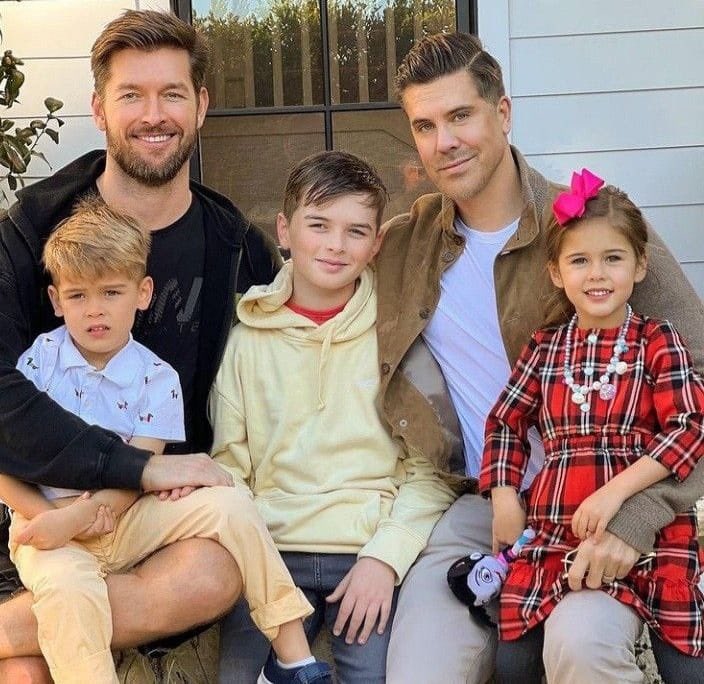 If you see a beautiful family in this photo, I want to follow you…🌈 Drop a ❤️, if you see it.