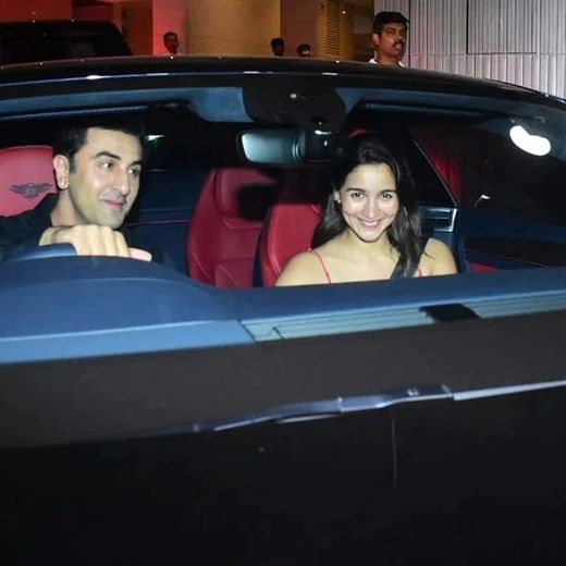 Ranbir Kapoor Takes Wife Alia Bhatt For A Drive In Swanky New Car✨
@RanbirRkfan1 @AliaBhattFans9 
#aliabhatt #RanbirKapoor #aliaranbir #CoupleGoals  #newcar