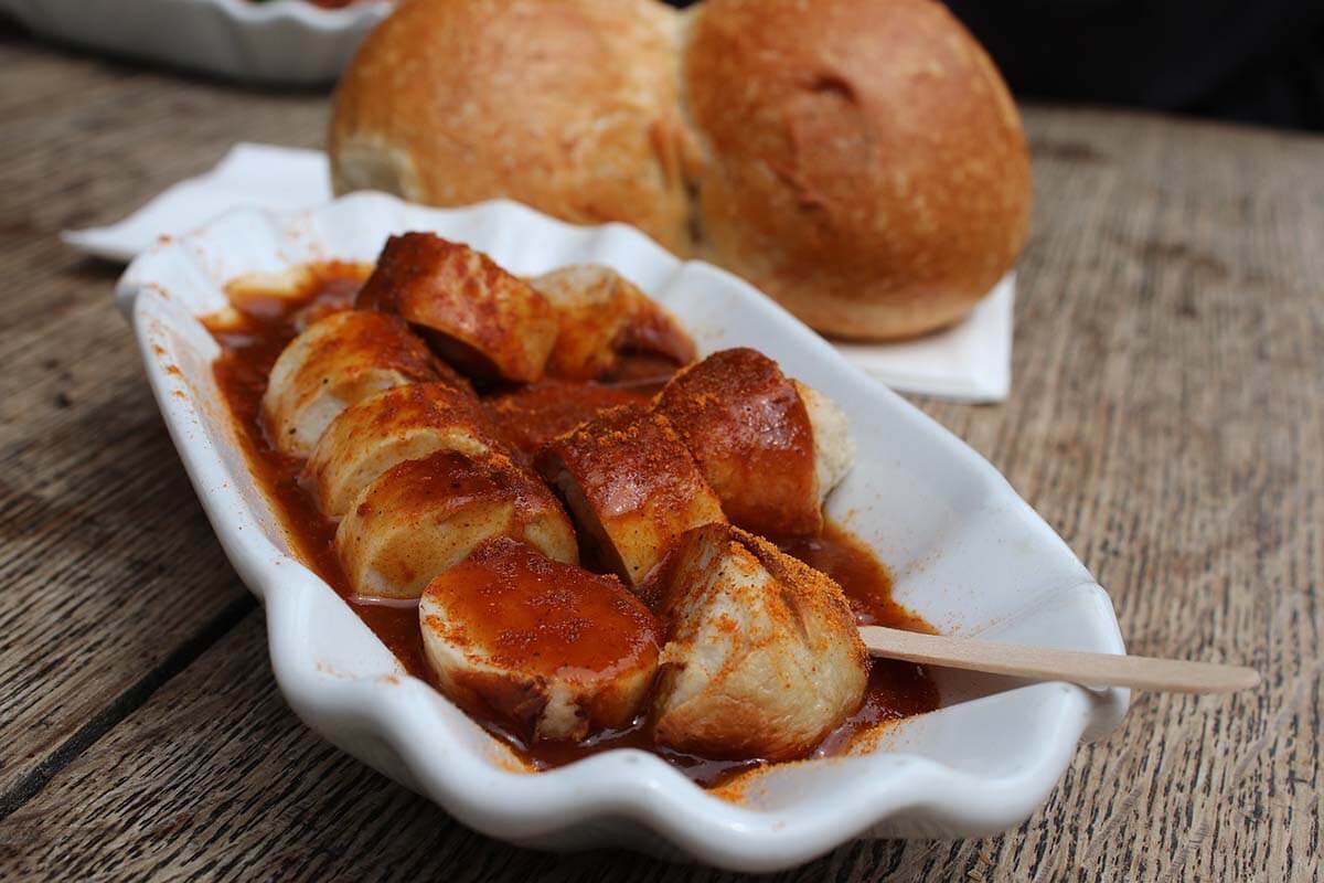 Gönnt euch diese super einfache und leckere #Currywurst! 😍 Natürlich tierleidfrei. 🌱
peta.de/rezepte/vegane…