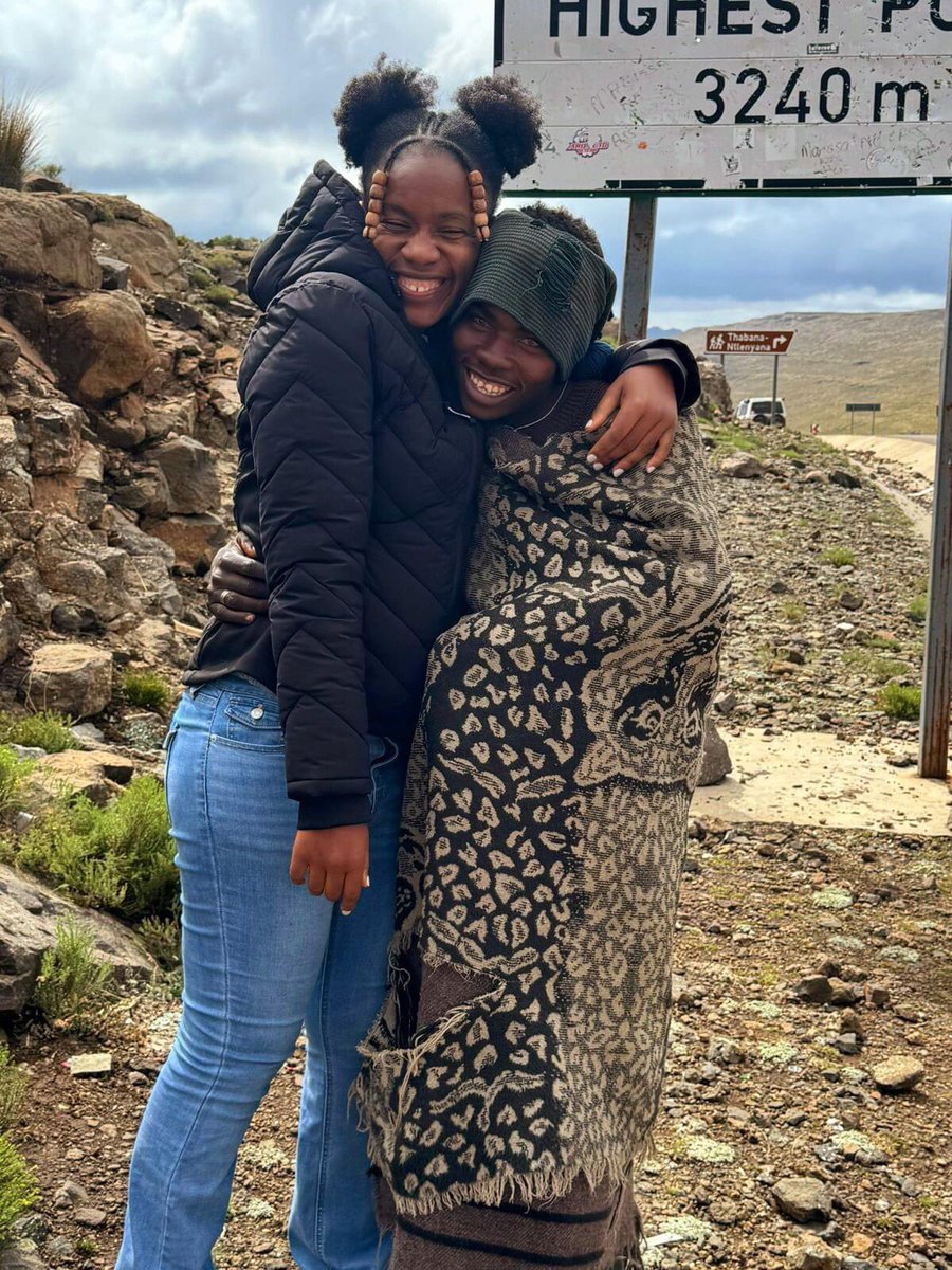 Smiles of herdsmen in Lesotho are so genuine!They speak & laugh from their hearts.They see no race,nor let language barriers stop them from engaging.They know best,the treasures of this country,but remain so calm.Visit Lesotho for such heartwarming interactions🇱🇸❤️ 📷Neo Matsoso